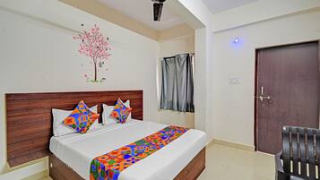 Egyptian cotton sheets, premium bedding, in-room safe, desk