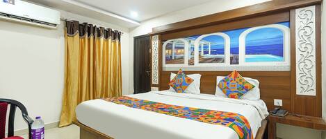 Egyptian cotton sheets, premium bedding, in-room safe, desk