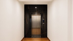 Lift - Fabhotel Sky Inn (New Delhi)