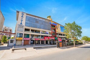 Exterior - Fabhotel Skyland I (Ahmedabad)