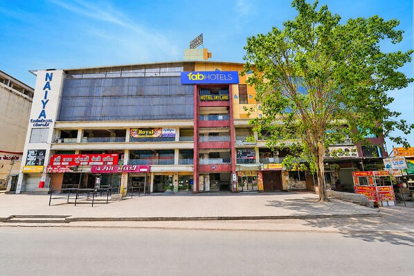 Exterior - Fabhotel Skyland I (Ahmedabad)