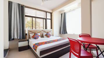 Egyptian cotton sheets, premium bedding, in-room safe, desk