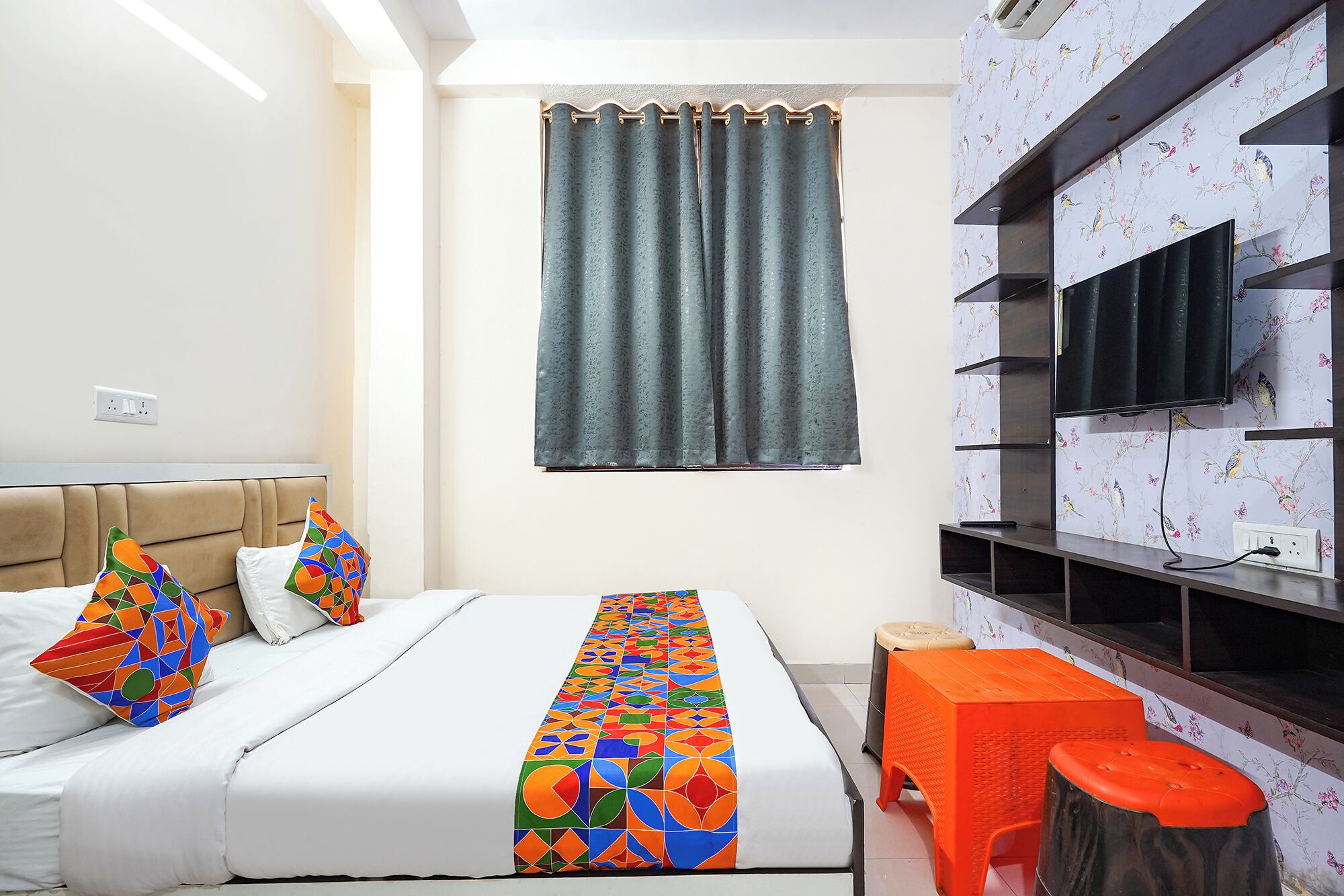 Deluxe Room | Egyptian cotton sheets, premium bedding, in-room safe, desk