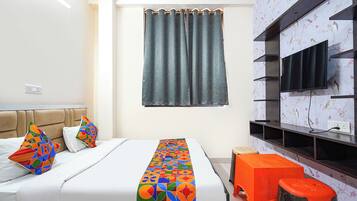 Deluxe Room | Egyptian cotton sheets, premium bedding, in-room safe, desk