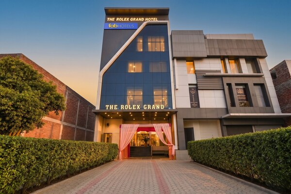 Fabhotel The Rolex Grand - Yatharth Super Speciality Hospital, Sector 20 - Faridabad