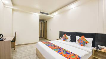Premium Room | Egyptian cotton sheets, premium bedding, in-room safe, desk