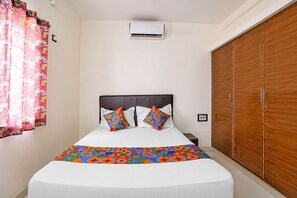 Premium Room | Egyptian cotton sheets, premium bedding, in-room safe, desk - Fabhotel V Inn Rooms (Chennai)