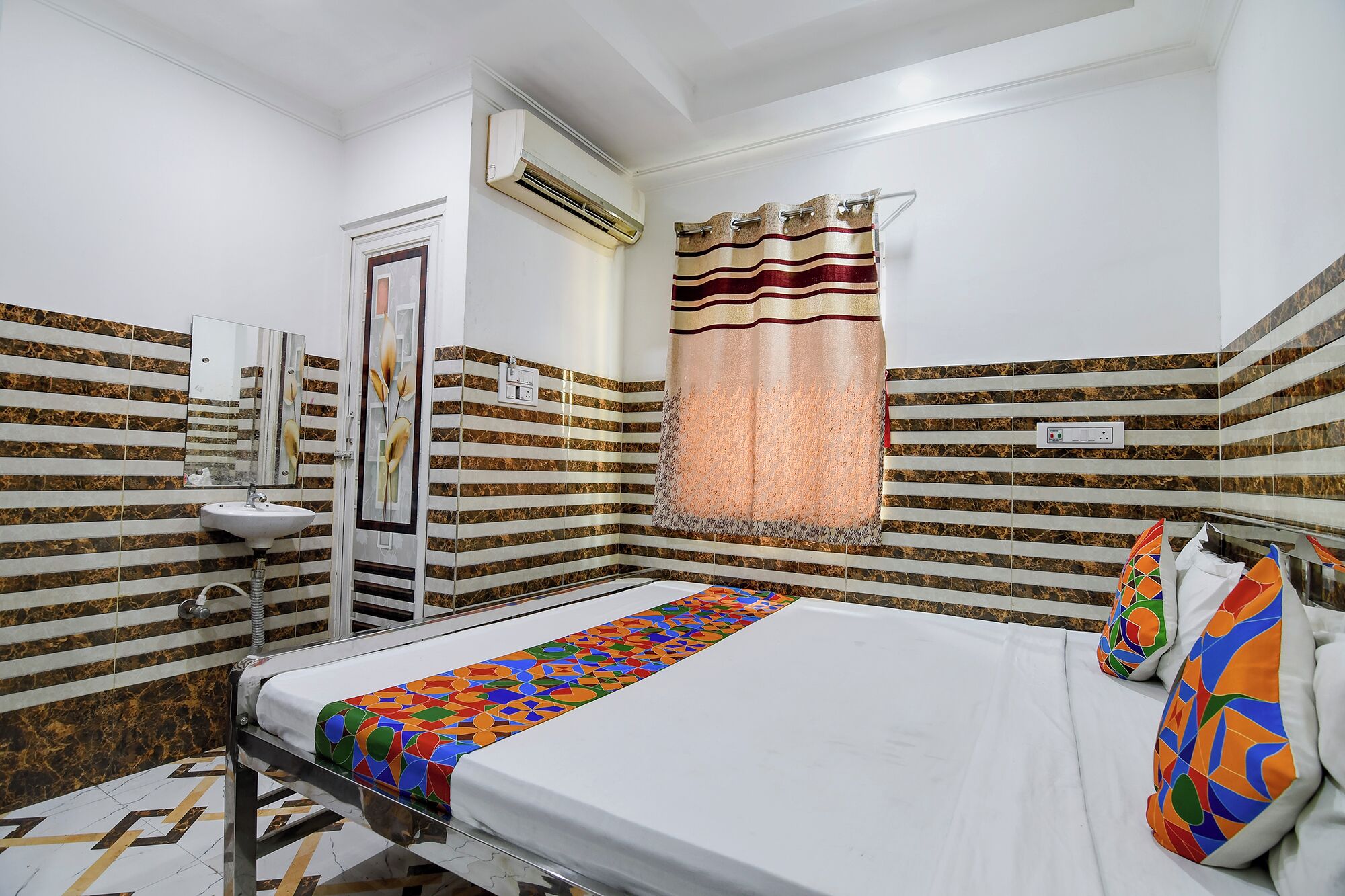 Egyptian cotton sheets, premium bedding, in-room safe, desk