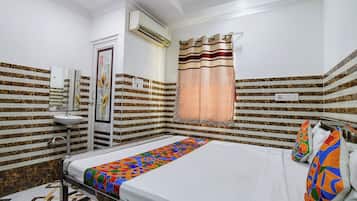 Egyptian cotton sheets, premium bedding, in-room safe, desk