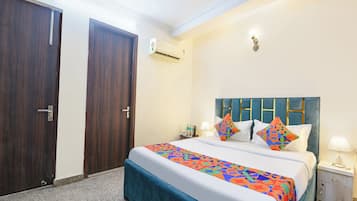 Deluxe Room | Egyptian cotton sheets, premium bedding, in-room safe, desk