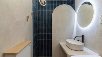 Douche, serviettes fournies