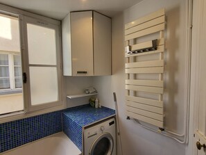 Bathroom - South Balcony Apt - Champs-Élysées (Paris)