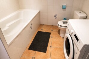 Hair dryer, towels, soap - Le Saint-Roch: cosy apartment with private terrace in the heart of the city (Issoudun)
