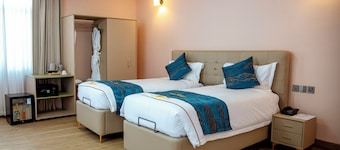 Play Hotel