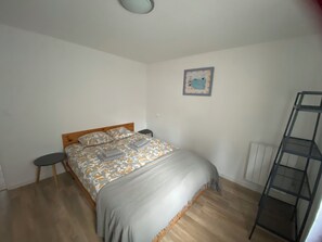 2 chambres, fer et planche à repasser, Wi-Fi, literie fournie