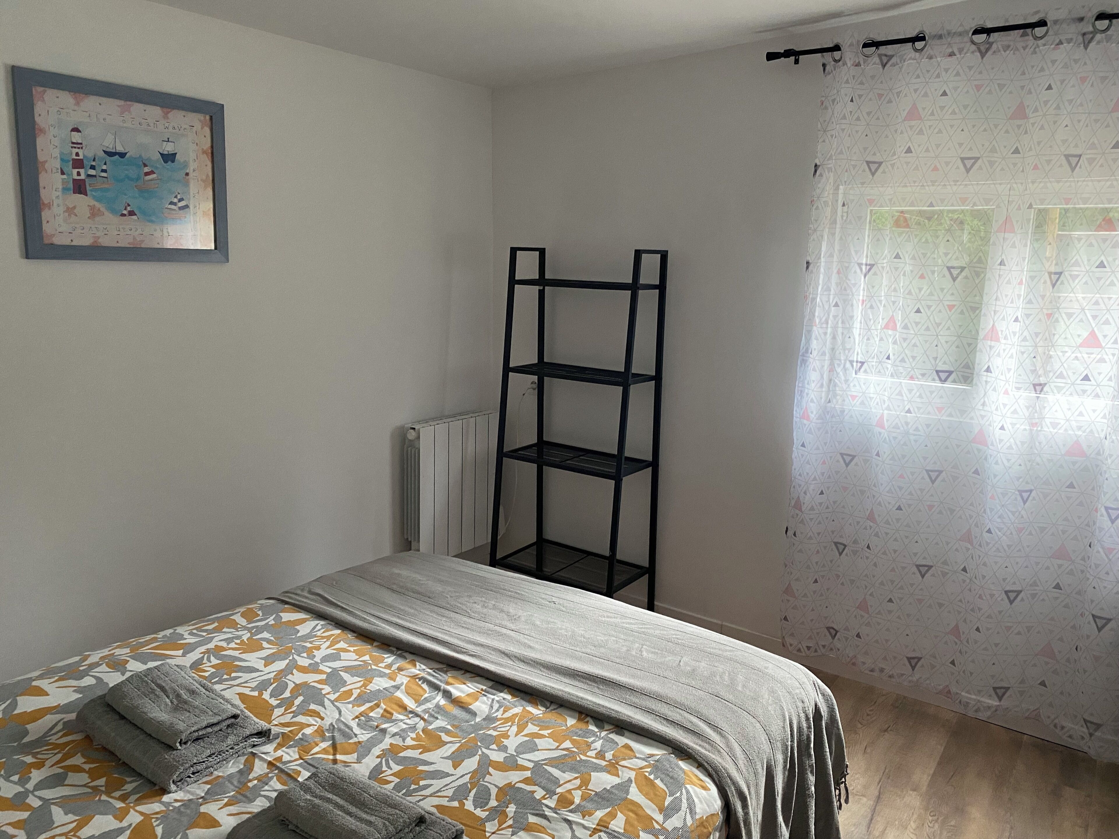 2 chambres, fer et planche à repasser, Wi-Fi, draps fournis
