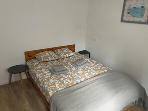 Iron/ironing board, WiFi, bed sheets - Vrbo Property (Orbec)