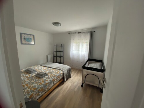 Guest House with free parking in private courtyard