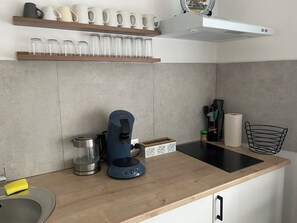 Private kitchen - Vrbo Property (Orbec)