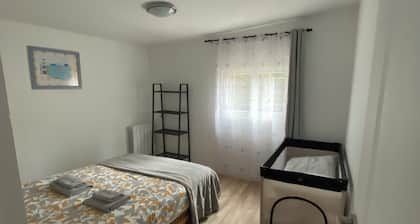 Guest House with free parking in private courtyard