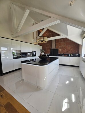 Private kitchen - Luxury 3 Bedroom apartment with Loch View (Balmaha)