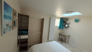 1 bedroom, iron/ironing board, WiFi, bed sheets - La sublime turquoise, 1bedroom in 1full apartment (Billère)