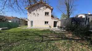 Exterior - Vrbo Property (Billère)