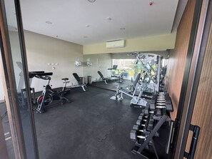 Fitness facility - BRAND NEW!!  Modern 2BR Oasis in Jaco. ACWalk to Beach & Town and Pool access. (Jacó)