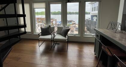 Lakefront 1BR with Loft