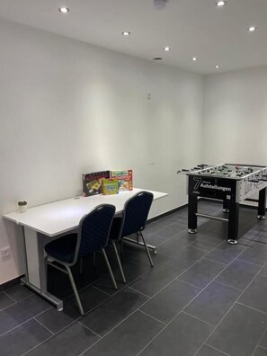 Game room - Apartment am Rosenplatz 24-hour check-in (Rühen)