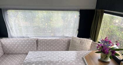 Cosy Caravan Sleeps 2 With Patio and Parking