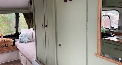 Cosy Caravan Sleeps 2 With Patio and Parking