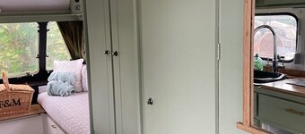 Cosy Caravan Sleeps 2 With Patio and Parking