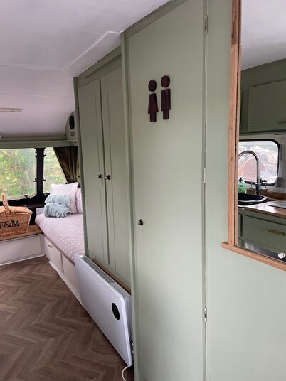 Cosy Caravan Sleeps 2 With Patio and Parking
