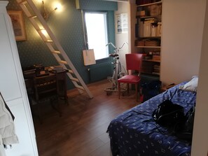 Iron/ironing board, WiFi