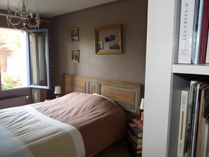 Iron/ironing board, WiFi