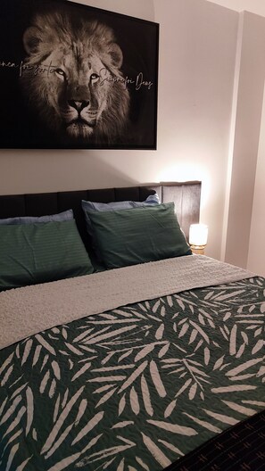 Tabla de planchar con plancha, Internet, ropa de cama