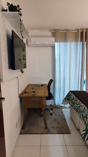 Tabla de planchar con plancha, Internet, ropa de cama
