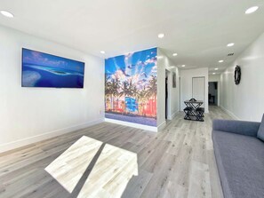 Living area - Gorgeous 2-bedroom house with AC in vibrant Miami (Miami)