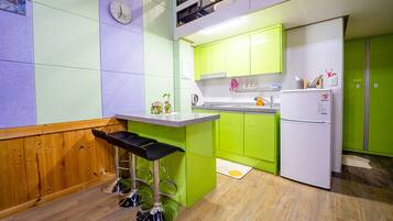 Classic Suite, Balcony, Mountain View | Private kitchen | Fridge, microwave, stovetop, cookware/dishes/utensils