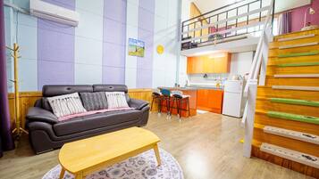 Deluxe Double Room, Balcony, Mountain View | Living area