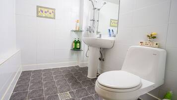 Deluxe Double Room, Balcony, Mountain View | Bathroom | Shower, hair dryer, towels