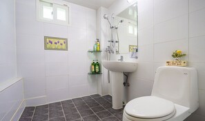 Classic Suite, Balcony, Mountain View | Bathroom | Shower, hair dryer, towels - Supia Pension (Pyeongchang)