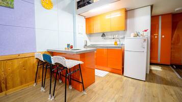 Deluxe Double Room, Balcony, Mountain View | Private kitchen | Fridge, microwave, stovetop, cookware/dishes/utensils