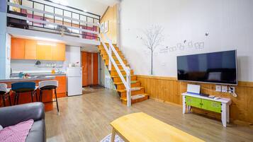 Deluxe Double Room, Balcony, Mountain View | Living area
