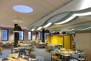 Colazione a buffet a pagamento, servita tutte le mattine 