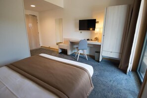 Comfort Double Room, Garden View | Desk, laptop workspace, soundproofing, free WiFi - MAUBREUIL SEMINAIRES (Carquefou)