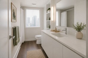 Deluxe-Zimmer | Badezimmer | Kostenlose Toilettenartikel, Haartrockner, Handtücher, Seife