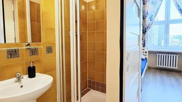Deluxe Double Room, City View | Bathroom