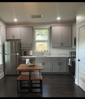 Private kitchen - Stylish☀Mini Mint Bungalow☀10 mins from downtown (Tampa)